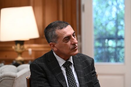 Ανάρτηση Κουρέτα με υπονοούμενα: «Δεν σε φοβούνται, απλά βρωμάς και σε σιχαίνονται»