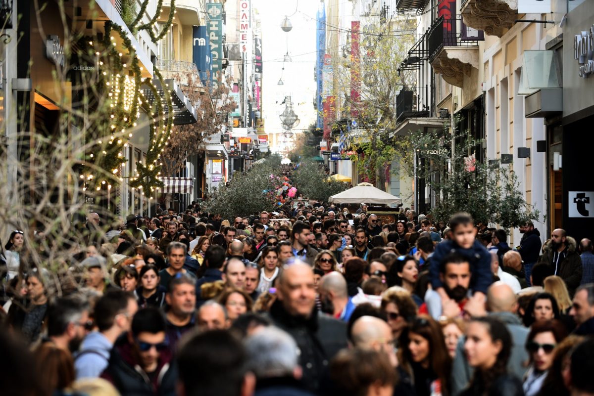 Εορταστικό ωράριο: Πότε ξεκινά – Ποιες Κυριακές θα είναι ανοιχτά τα καταστήματα