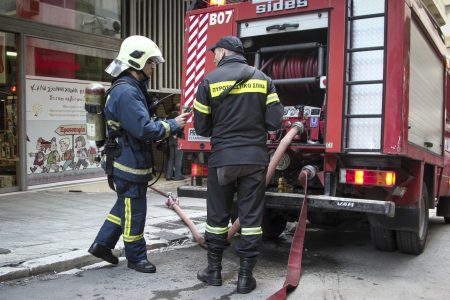 Φωτιά στο Άλσος Βεΐκου – Μεγάλη κινητοποίηση της πυροσβεστικής