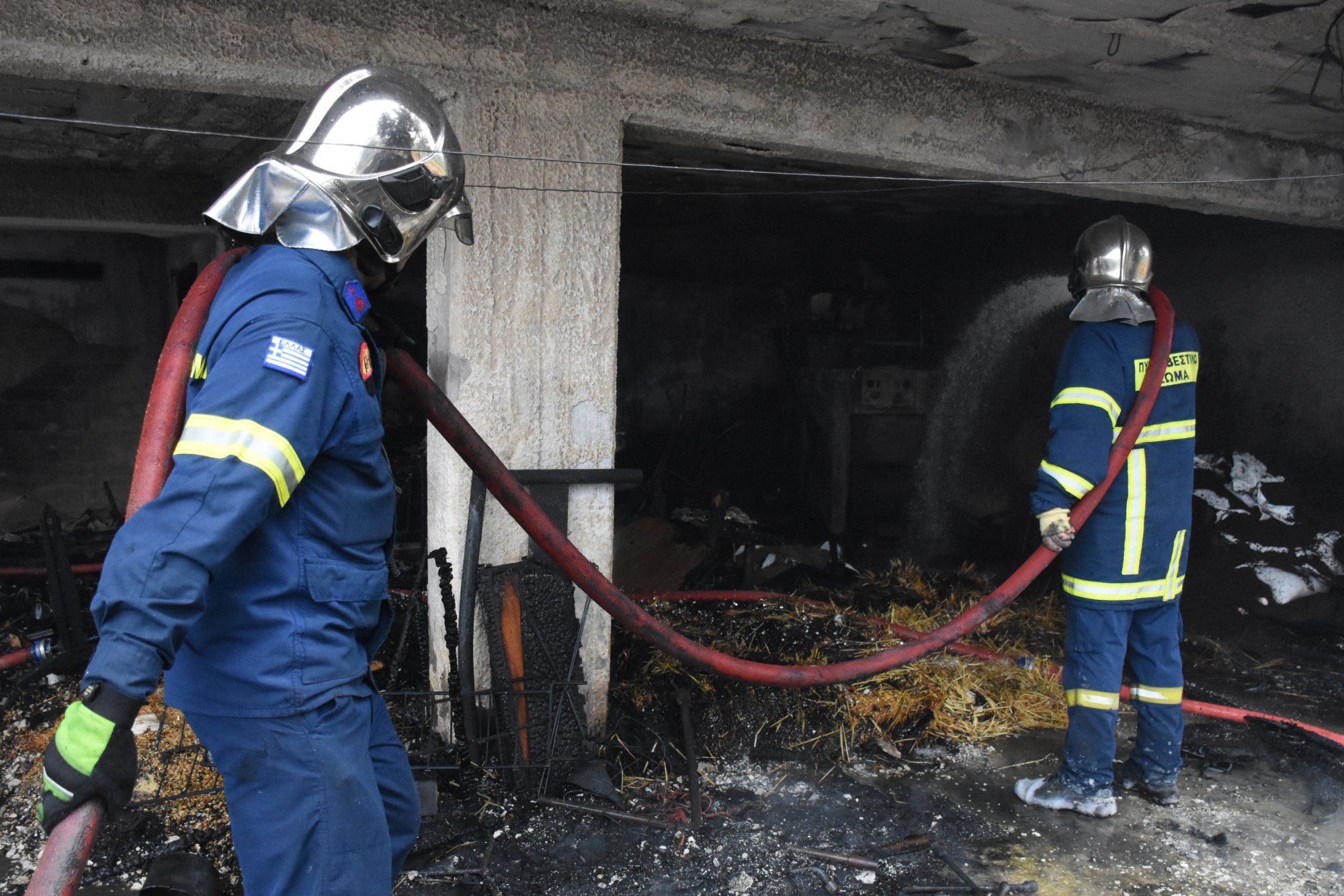 Ασπρόπυργος: Υπό μερικό έλεγχο η πυρκαγιά που ξέσπασε σε επιχείρηση