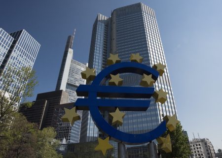 ΕΚΤ: Καμπανάκι για τις δημοσιονομικές πιέσεις στην ευρωζώνη