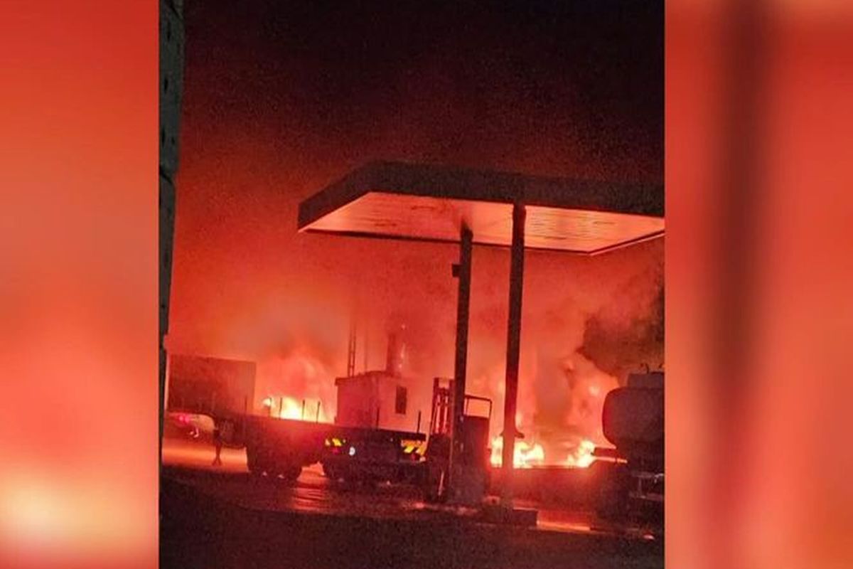 Μάνδρα: Φωτιά σε φορτηγά δίπλα σε βενζινάδικο