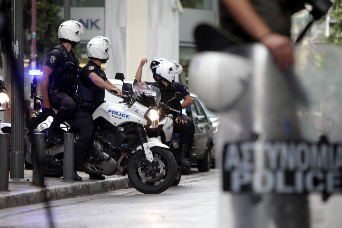 Χαλκίδα: Συνελήφθησαν η διευθύντρια και τέσσερις υπάλληλοι της ΔΟΥ