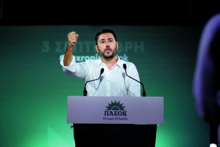 Νίκος Ανδρουλάκης : Από την αμφισβήτηση στην ολική επαναφορά