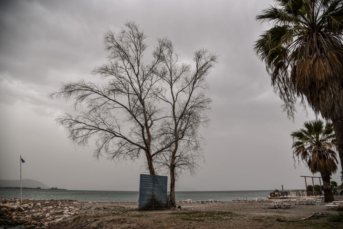 Καιρός: Λασποβροχές, χαλάζι και πτώση θερμοκρασίας 9 βαθμών