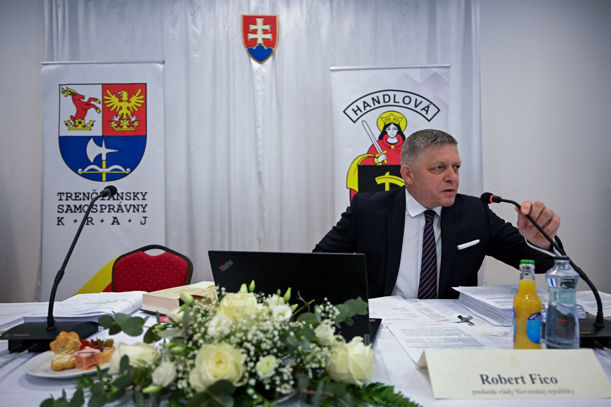 Σλοβακία: Σταθερή αλλά σοβαρή η κατάσταση της υγείας του πρωθυπουργού Φίτσο