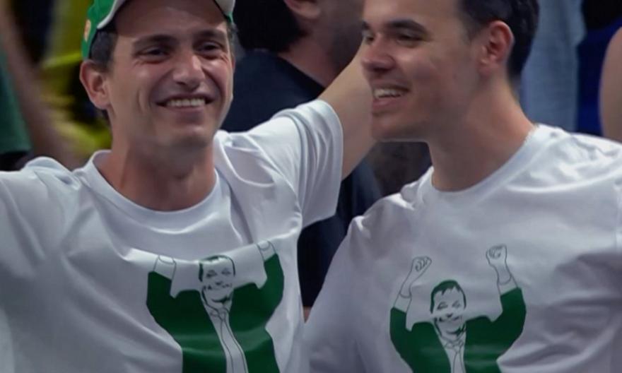 Final Four: Με μπλουζάκια Αταμάν οι φίλαθλοι του Παναθηναϊκού στις κερκίδες