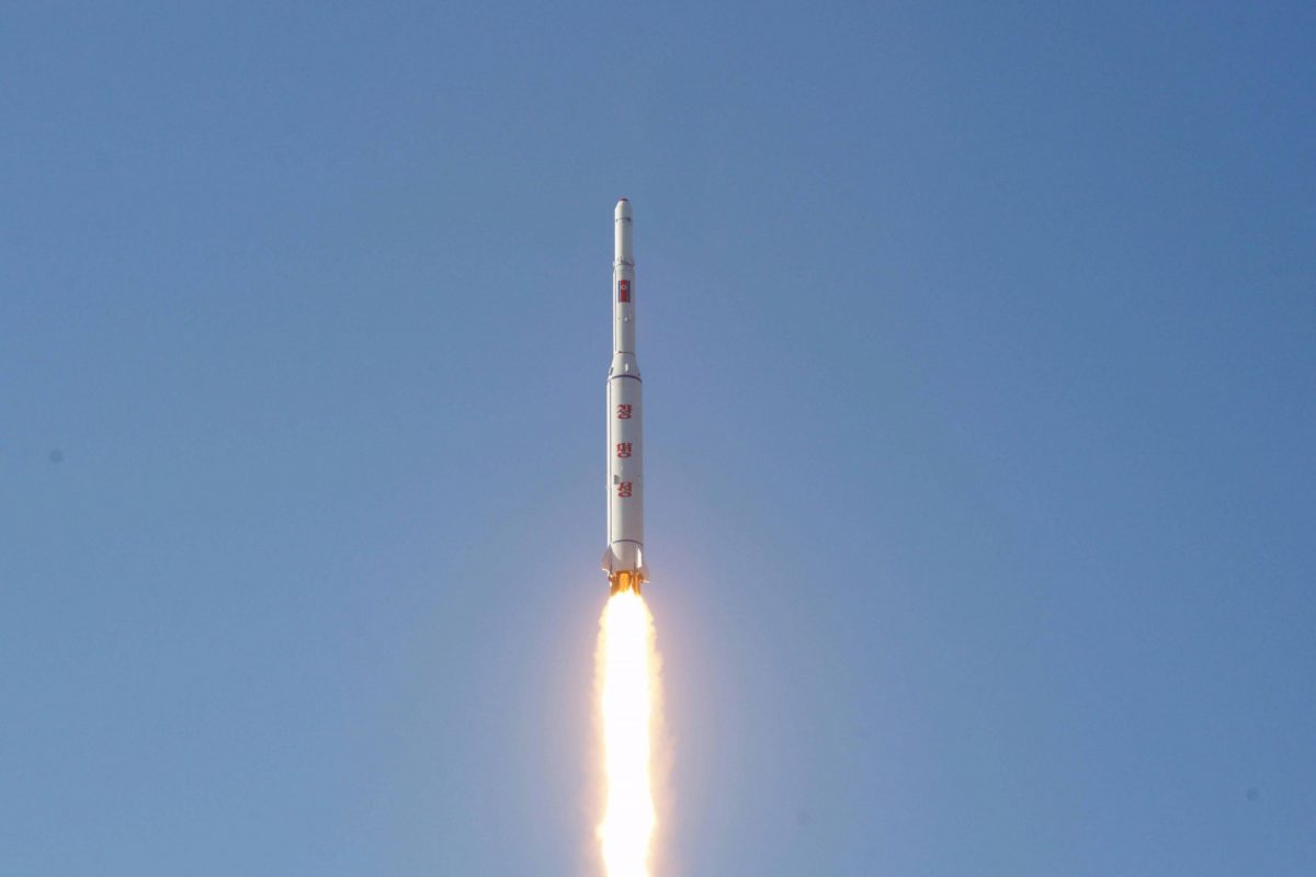 Βόρεια Κορέα: Εξερράγη εν πτήσει ο πύραυλος που εκτόξευσε