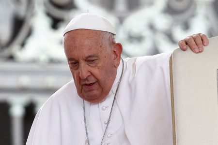Πάπας Φραγκίσκος: Επανέλαβε την προσβλητική λέξη περί ομοφυλόφιλων ιερωμένων