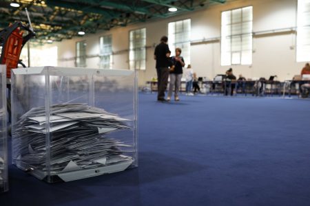 Δημοσκόπηση: «Τρομάζει» η γκρίζα ζώνη τρεις ημέρες πριν τις ευρωεκλογές