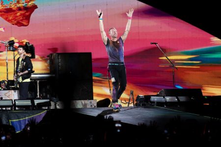 Coldplay: Ουρές από το πρωί έξω από το ΟΑΚΑ για την πρώτη συναυλία