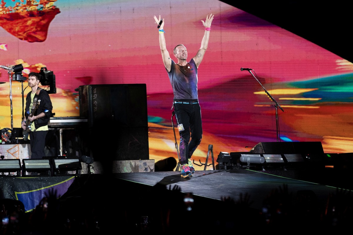 Coldplay: Ουρές από το πρωί έξω από το ΟΑΚΑ για την πρώτη συναυλία