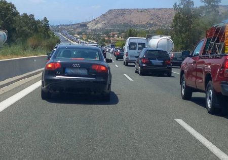 Εθνική οδός: Ουρές χιλιομέτρων και απίστευτη ταλαιπωρία για τους οδηγούς