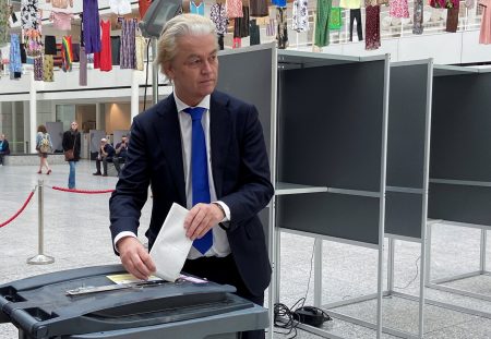 Ολλανδία – Exit Polls: Δεύτερο το ακροδεξιό κόμμα του Βίλντερς
