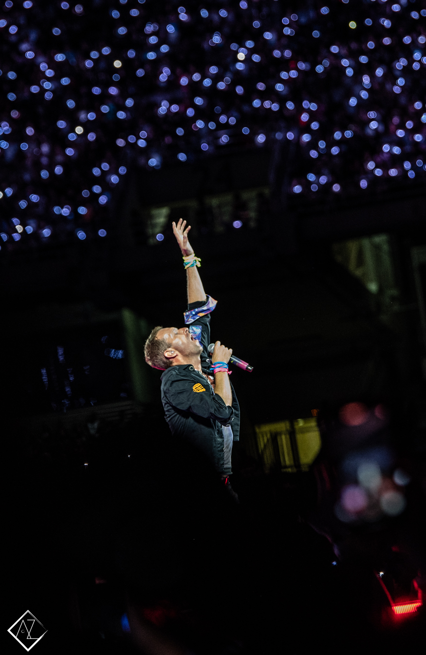 Coldplay: Πώς ο Κρις Μάρτιν μάγεψε το ΟΑΚΑ