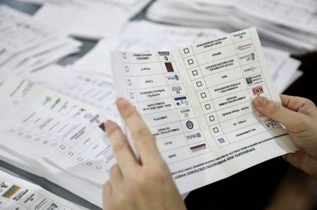 Ευρωεκλογές 2024: Τα παρατράγουδα της επιστολικής ψήφου