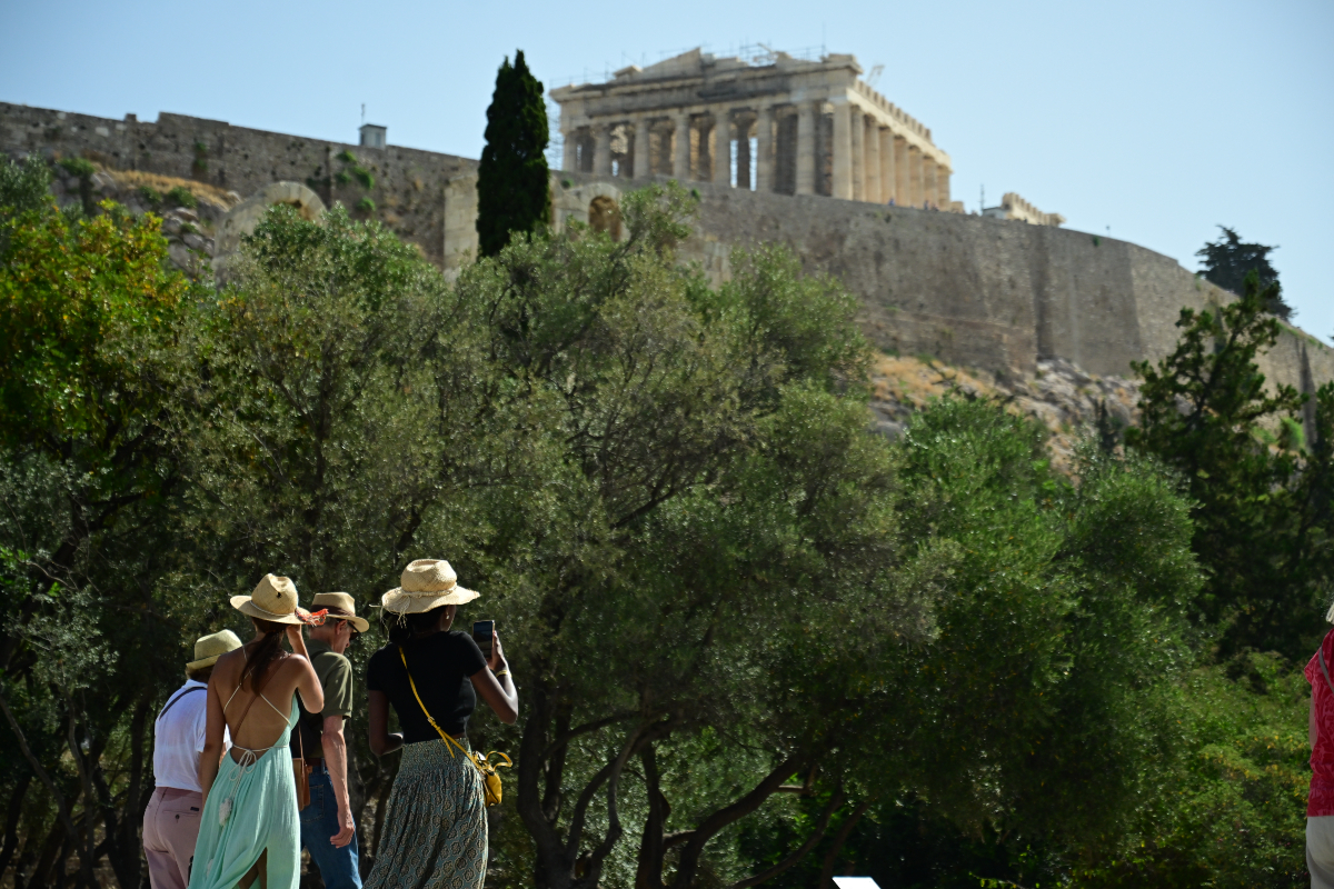 Ο καύσωνας βάζει λουκέτο στην Ακρόπολη – Τι ισχύει με τα εισιτήρια