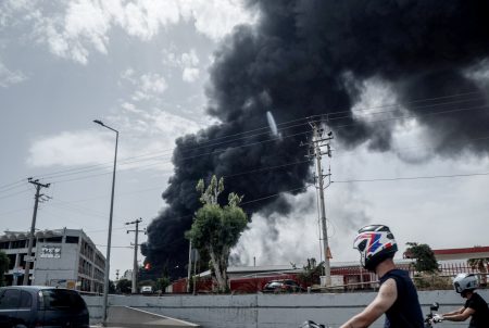 Φωτιά στην Κάτω Κηφισιά μετά από έκρηξη σε εργοστάσιο