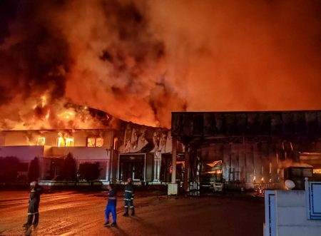 «Κυκλώματα» εμπρηστών σε εργοστάσια, εταιρείες – Σκηνοθετημένες φωτιές;