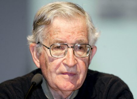 Πέθανε ο σπουδαίος φιλόσοφος Noam Chomsky