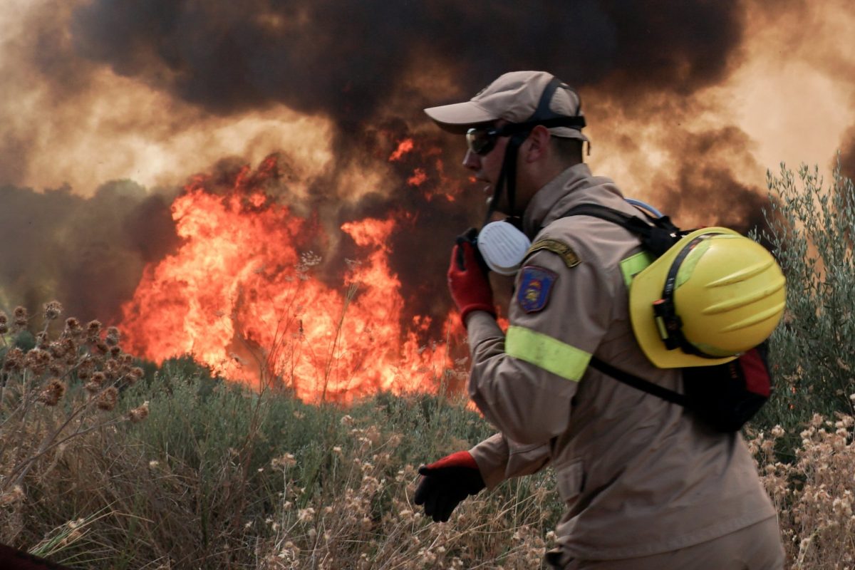 Αγρίνιο: Φωτιά κοντά στη γέφυρα Αχελώου