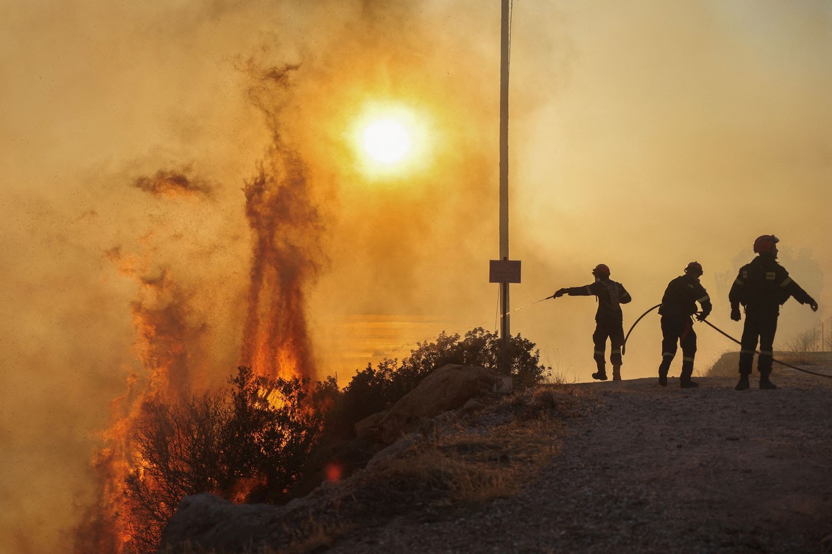 Φωτιά: Επικίνδυνο κοκτέιλ καύσωνα και ανέμων – Σε συναγερμό 7 Περιφέρειες
