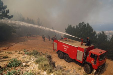 Θεσσαλονίκη: Οριοθετήθηκε η φωτιά στη Βόλβη
