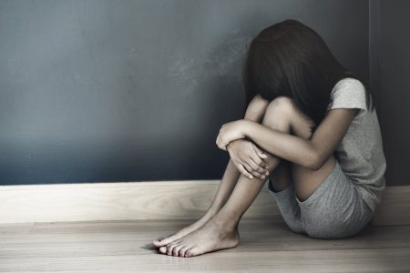 Γαλλία: Ομαδικός βιασμός 12χρονης από 13χρονους – Της φώναζαν «βρωμιάρα Εβραία»