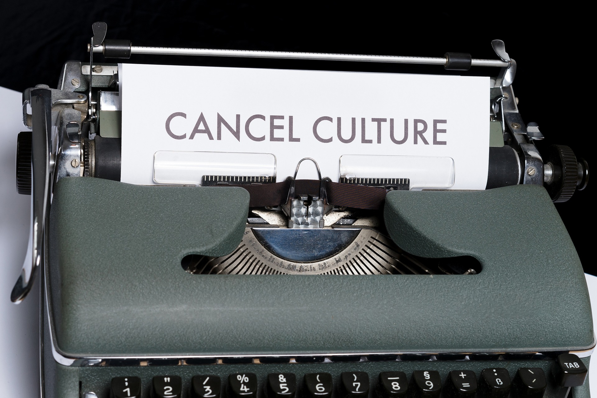 Πριν τον Μ. Καραγάτση: Συγγραφείς στην παγίδα της cancel culture