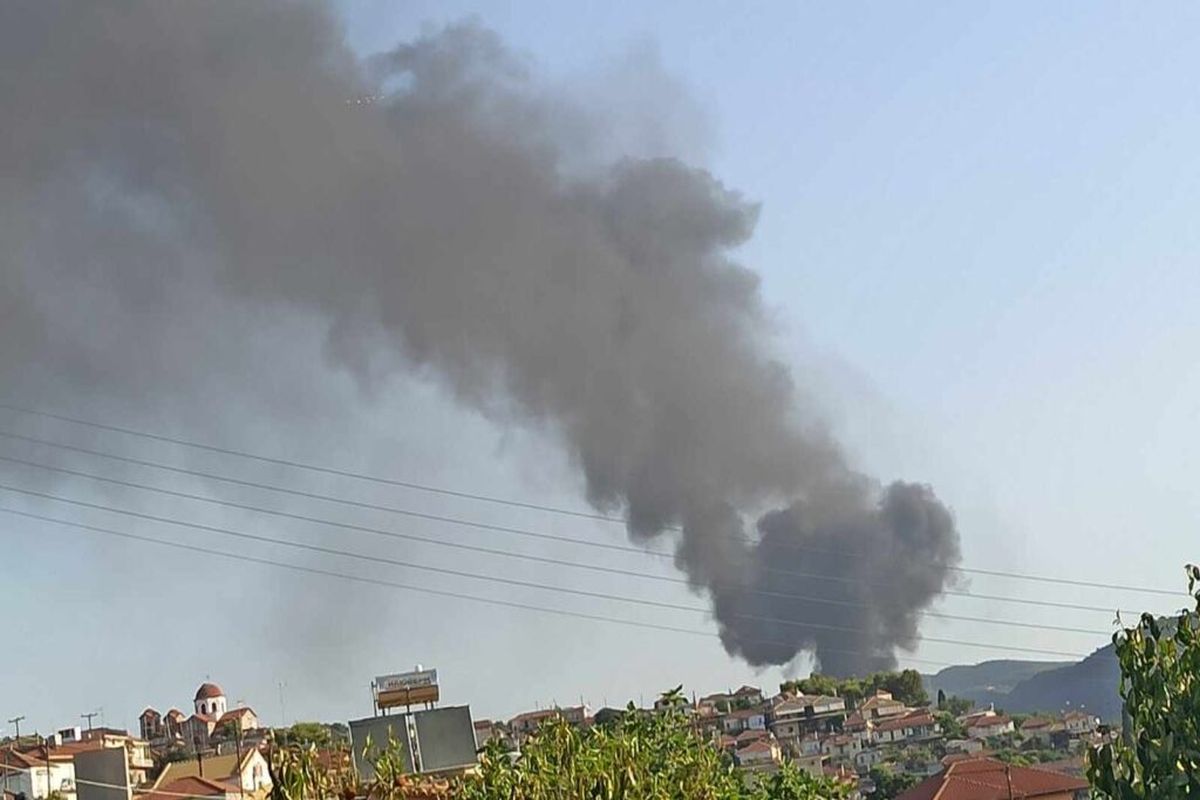 Αγρίνιο: Φωτιά και εκρήξεις σε εργοτάξιο πίσσας – Ένας νεκρός