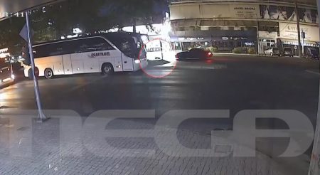 Βίντεο: Εγκατέλειψαν 17χρονη στη Λεωφόρο Αθηνών – Αβοήθητη για 28 λεπτά
