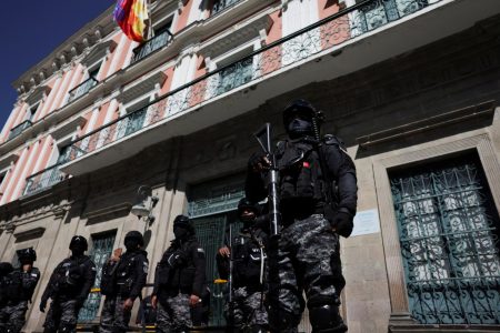 Βολιβία: Δώδεκα συλλήψεις στρατιωτικών μετά την απόπειρα πραξικοπήματος