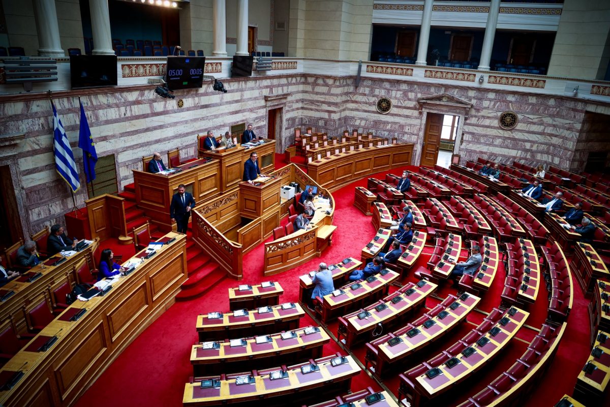 Βουλή: Ένταση μεταξύ Φλωρίδη και Κωνσταντοπούλου – «Το μπούλινγκ σε εμάς δεν περνά»
