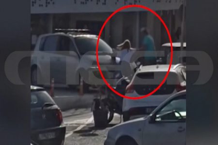 Χριστίνα Παππά: Έπεσε θύμα επίθεσης για μια θέση πάρκινγκ (BINTEO)