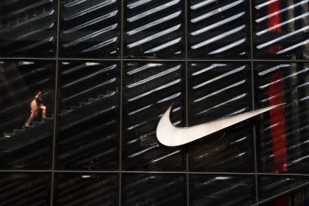 Nike: Γιατί κατρακυλούν οι πωλήσεις –  Οι κινήσεις που της στοίχισαν
