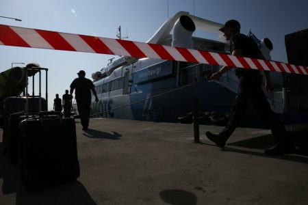 Φολέγανδρος: Πρόσκρουση πλοίου λόγο ισχυρών ανέμων – Πέντε τραυματίες