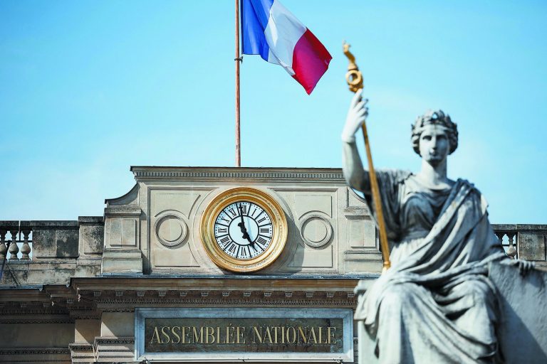 Γαλλικές εκλογές: Στις κάλπες η χώρα «με κομμένη την ανάσα» – Η απειλή της Ακροδεξιάς