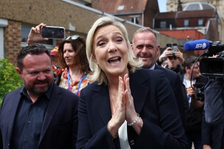 Exit polls Γαλλία: Ξεκάθαρο προβάδισμα Λεπέν δείχνουν τα πρώτα αποτελέσματα