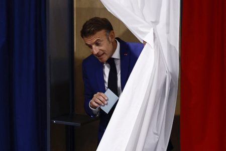 Εκλογές Γαλλία: Ο Μακρόν ζητά δημοκρατική συσπείρωση