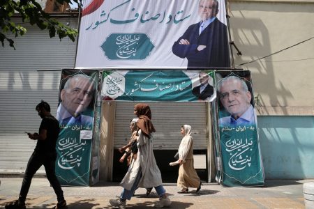 Ιράν: Ένας συντηρητικός και ένας μεταρρυθμιστής διεκδικούν την προεδρία
