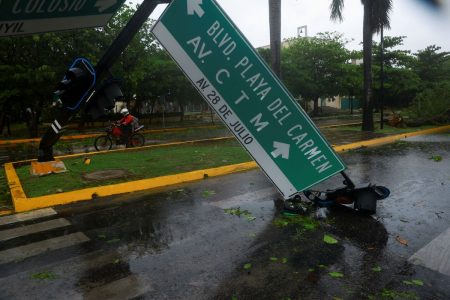 Κυκλώνας Μπέριλ: Χτυπά με ανέμους 160 χλμ το Μεξικό – Σε επιφυλακή οι Αρχές