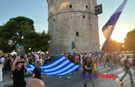Με εικόνες Αγίων, σημαίες και Παναγιώτη Ψωμιάδη το family pride στη Θεσσαλονίκη