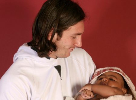 Euro 2024: «Η αρχή δύο θρύλων» – Όταν ο Μέσι φωτογραφιζόταν με τον νεογέννητο Γιαμάλ
