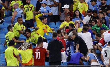 Ουρουγουάη – Κολομβία: Αγριο ξύλο μεταξύ παικτών και οπαδών στο Copa America