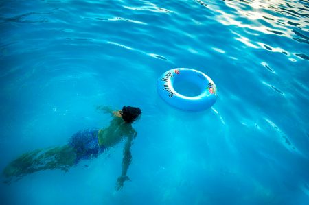 Κολύμβηση: Το κλειδί για απώλεια βάρους στις διακοπές
