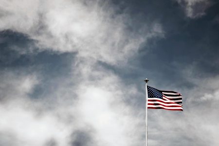 Μαρκ Νόρις Λανς στο ΒΗΜΑ: «Η δημοκρατία στις ΗΠΑ είναι σε κίνδυνο»