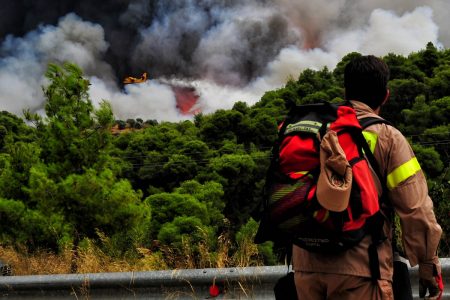 Φωτιά στο Σοφικό Κορινθίας: Καλύτερη η εικόνα στο πύρινο μέτωπο
