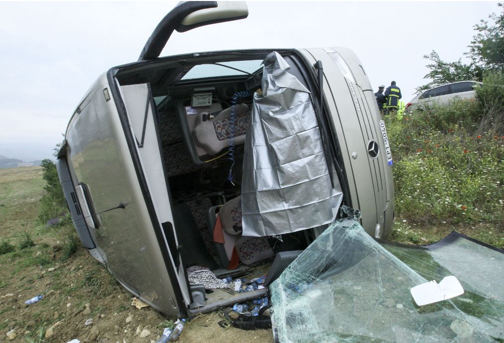 Κέρκυρα: Τροχαίο με τουριστικό λεωφορείο και φορτηγό – Σοβαρός τραυματισμός