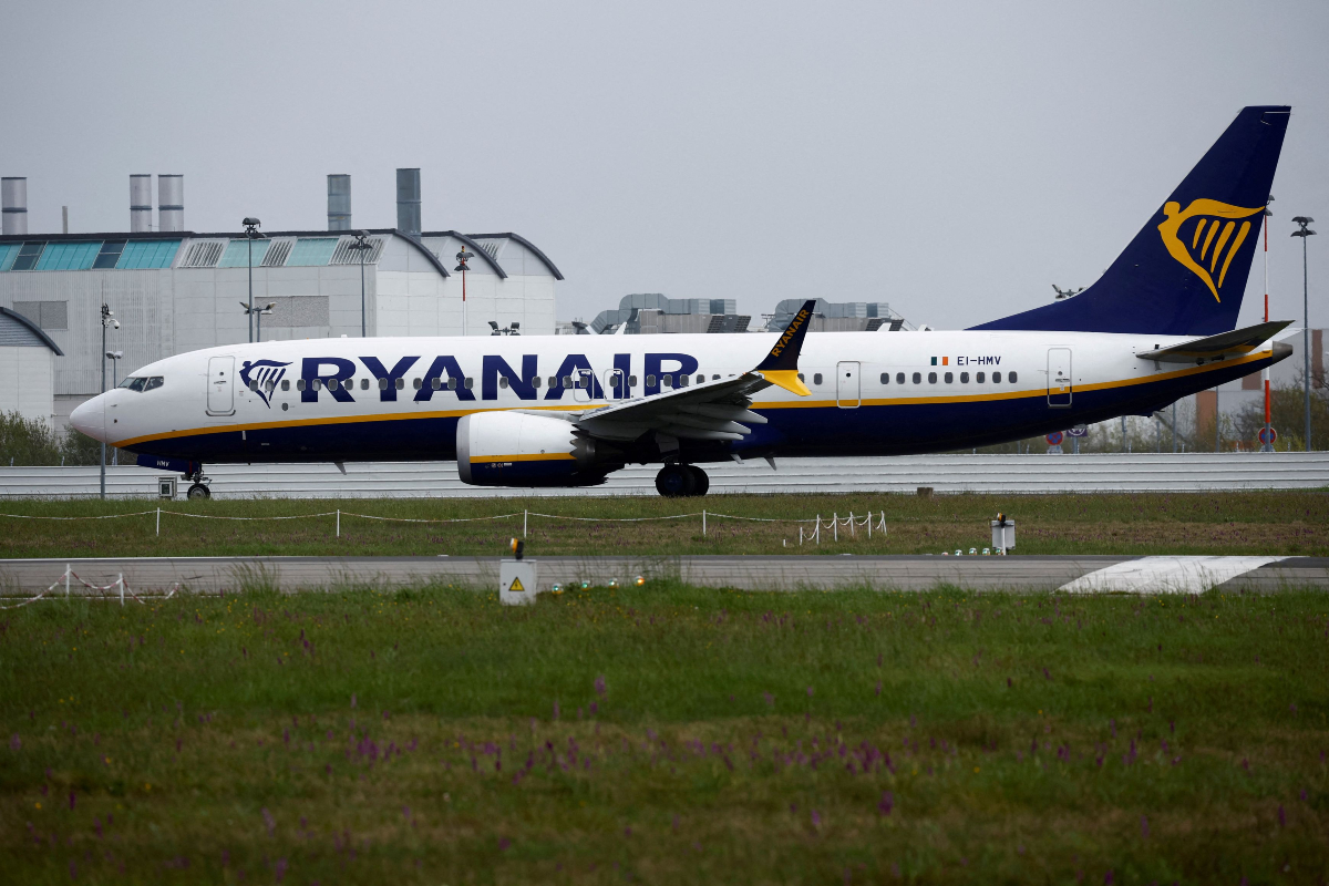 Ryanair: Γιατί οι ταξιδιώτες της γυρνάνε την πλάτη