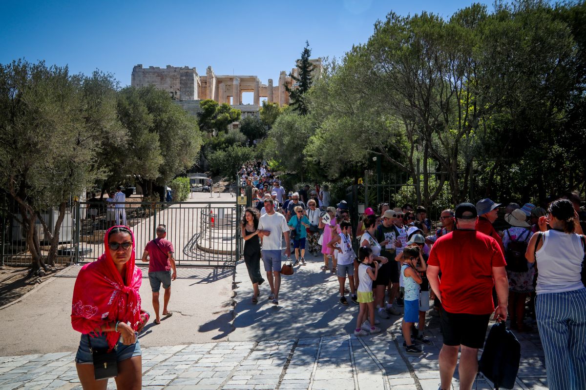 Coolcationing: Τι είναι και πώς επηρεάζει την Ελλάδα
